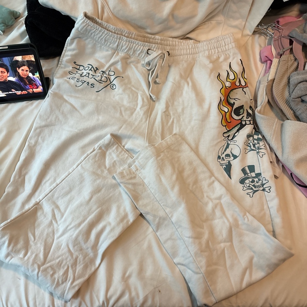 Ed Hardy Mens White Skull Print Joggers